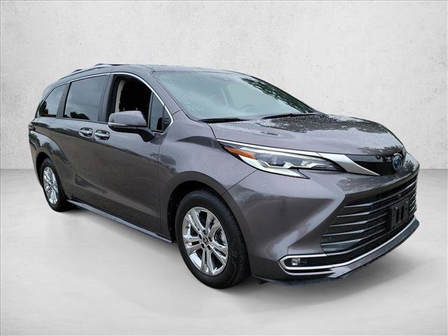 Used 2023 Toyota Sienna Platinum AWD/4WD image 3