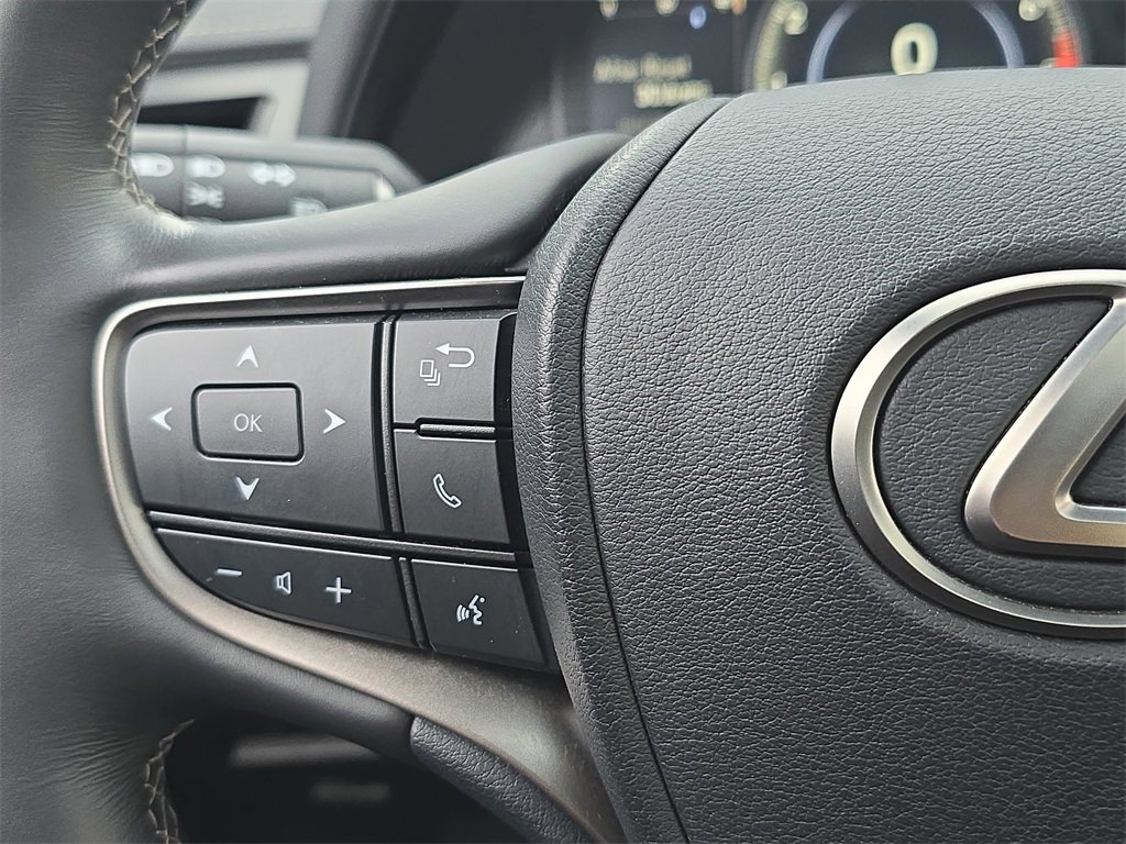 Used 2020 Lexus UX 200 w/ Premium Package image 20