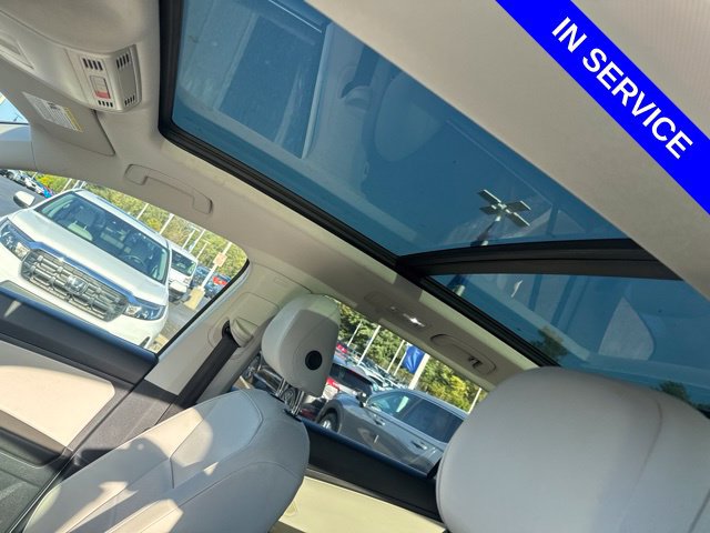 Used 2020 Volkswagen Tiguan SE w/ Panoramic Sunroof Package AWD/4WD image 13