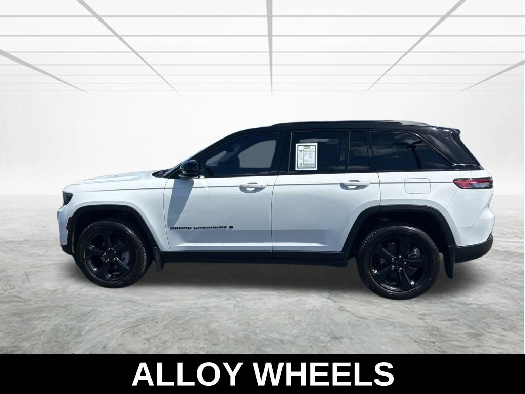 Certified 2023 Jeep Grand Cherokee Limited w/ Luxury Tech Group II image 8