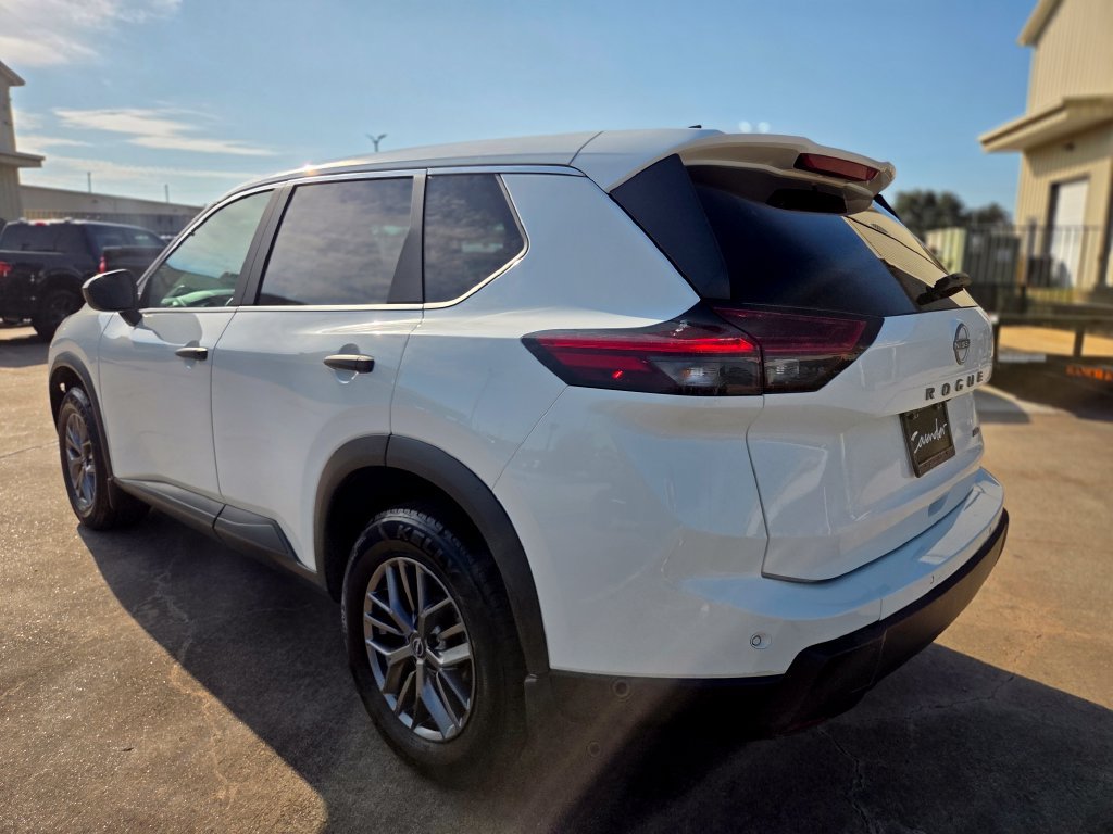 Used 2024 Nissan Rogue S AWD/4WD image 7