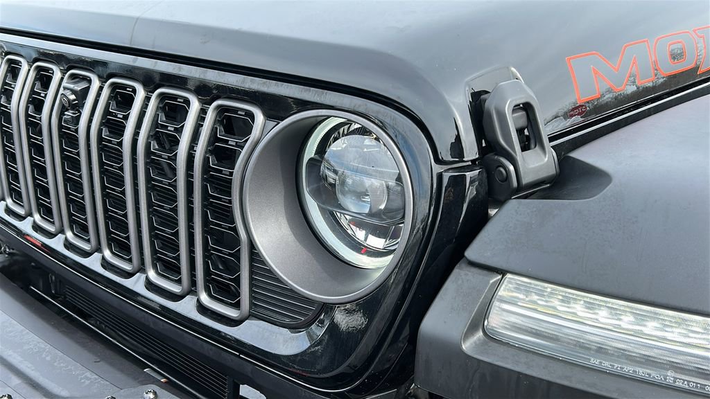 Used 2024 Jeep Gladiator Mojave w/ Technology Group image 5