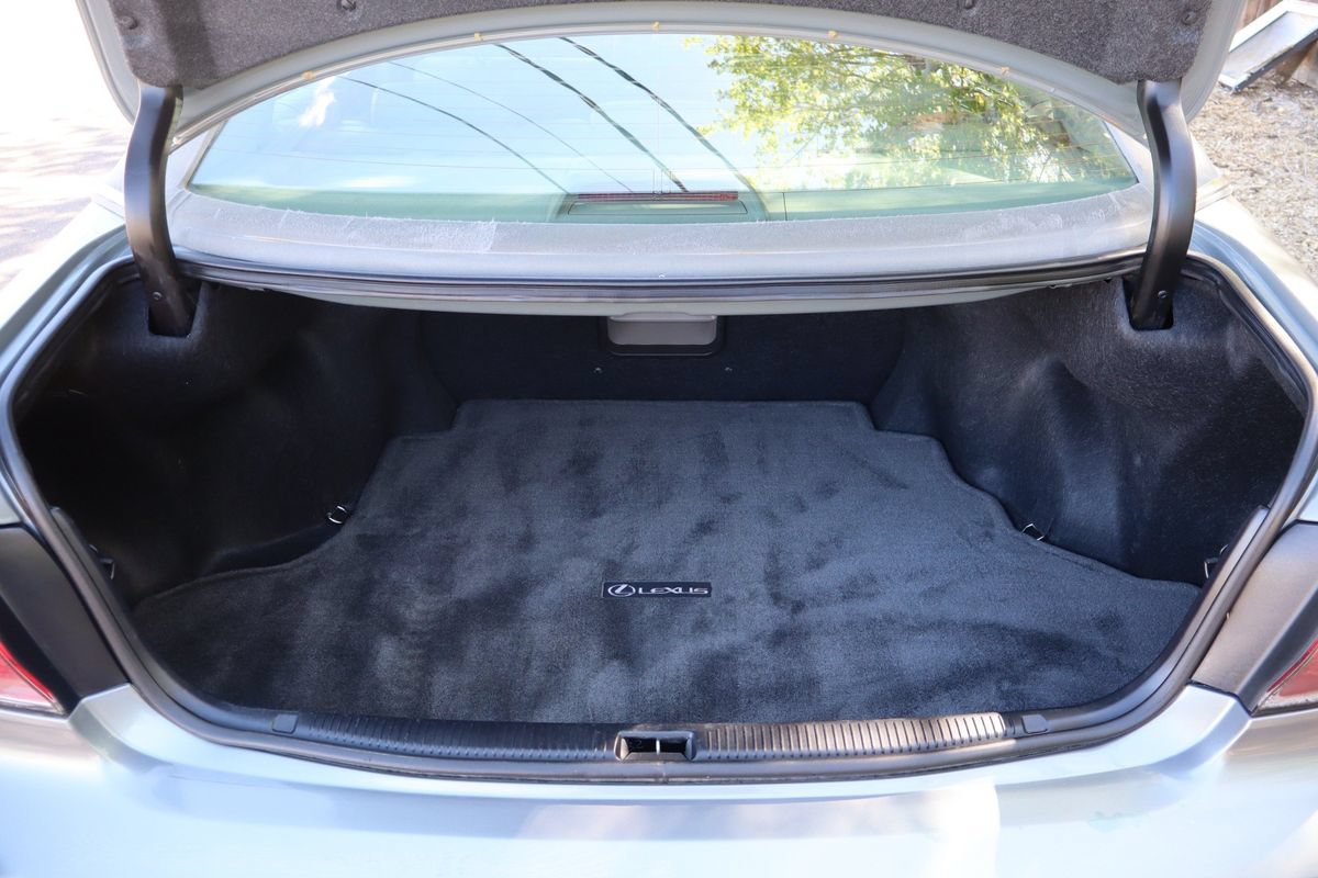 Used 2004 Lexus ES 330 w/ Premium Pkg FWD image 14