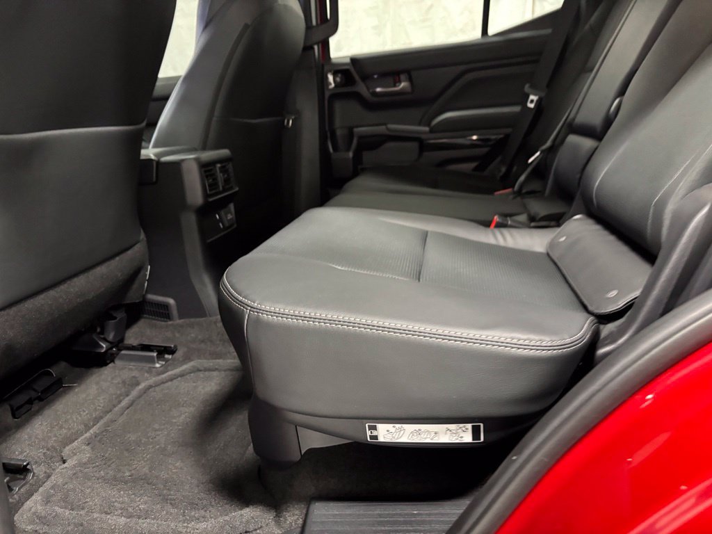 Used 2025 Toyota 4Runner Limited AWD/4WD image 44