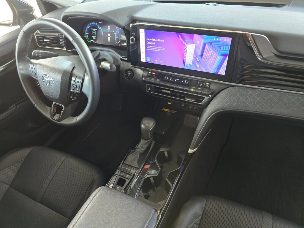 Used 2025 Toyota Camry XLE FWD image 10
