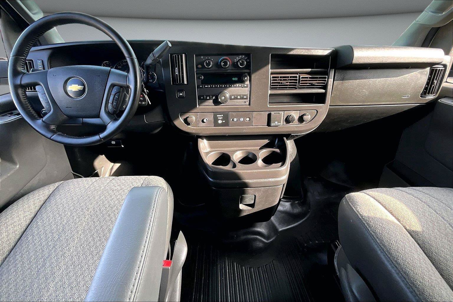 Used 2021 Chevrolet Express 3500 w/ Driver Convenience Package RWD image 9