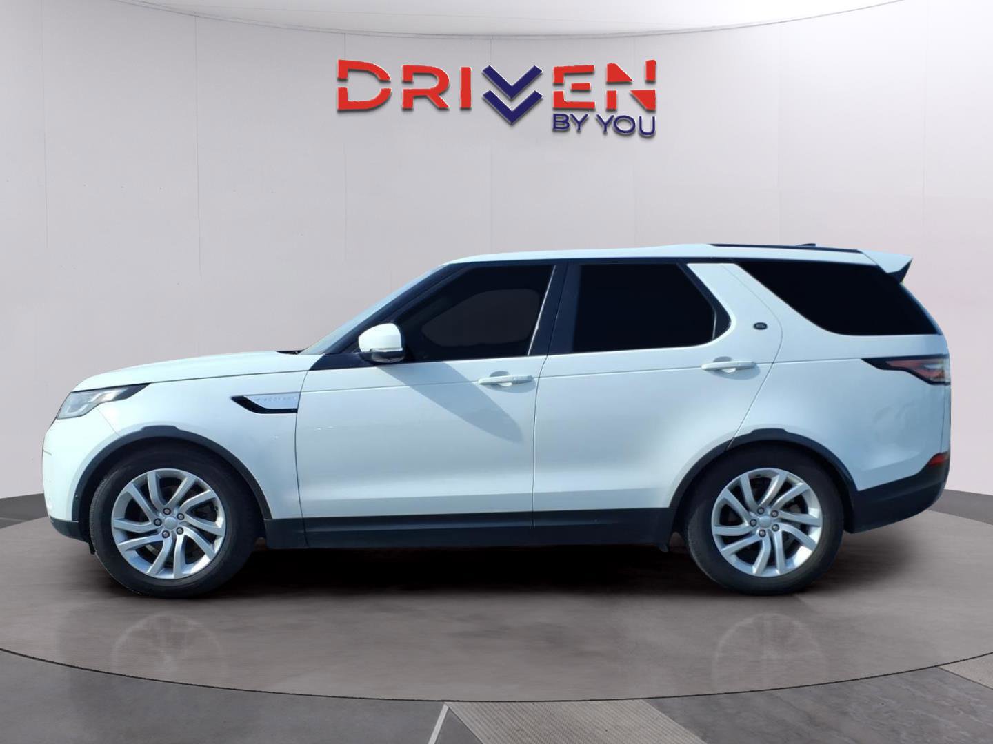 Used 2018 Land Rover Discovery HSE AWD/4WD image 2