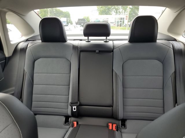 Used 2025 Volkswagen Jetta SE w/ Sunroof Package FWD image 11