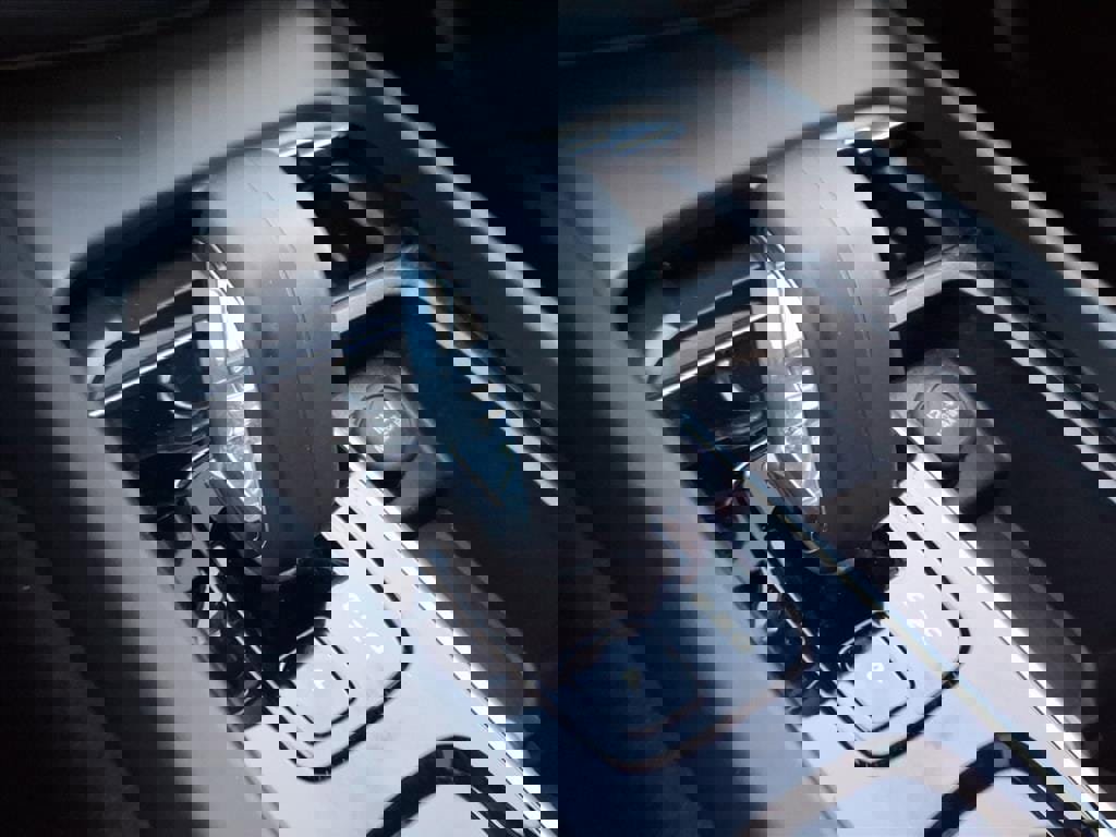 Certified 2025 Volvo XC60 B5 Plus image 23