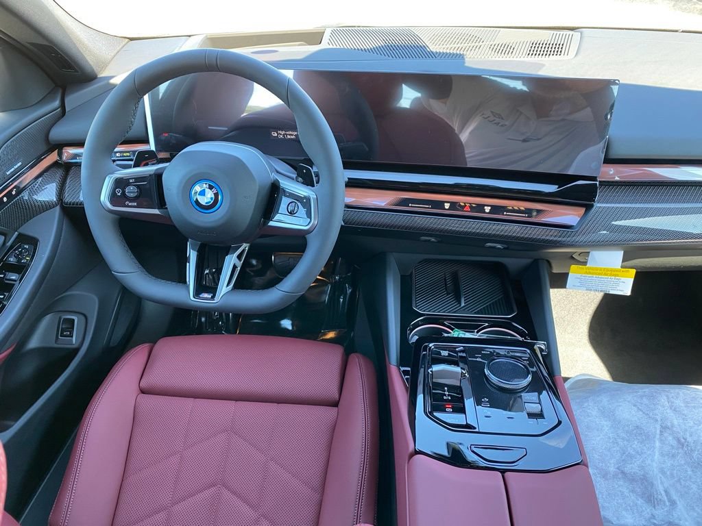 New 2027 BMW 550e xDrive AWD/4WD image 9