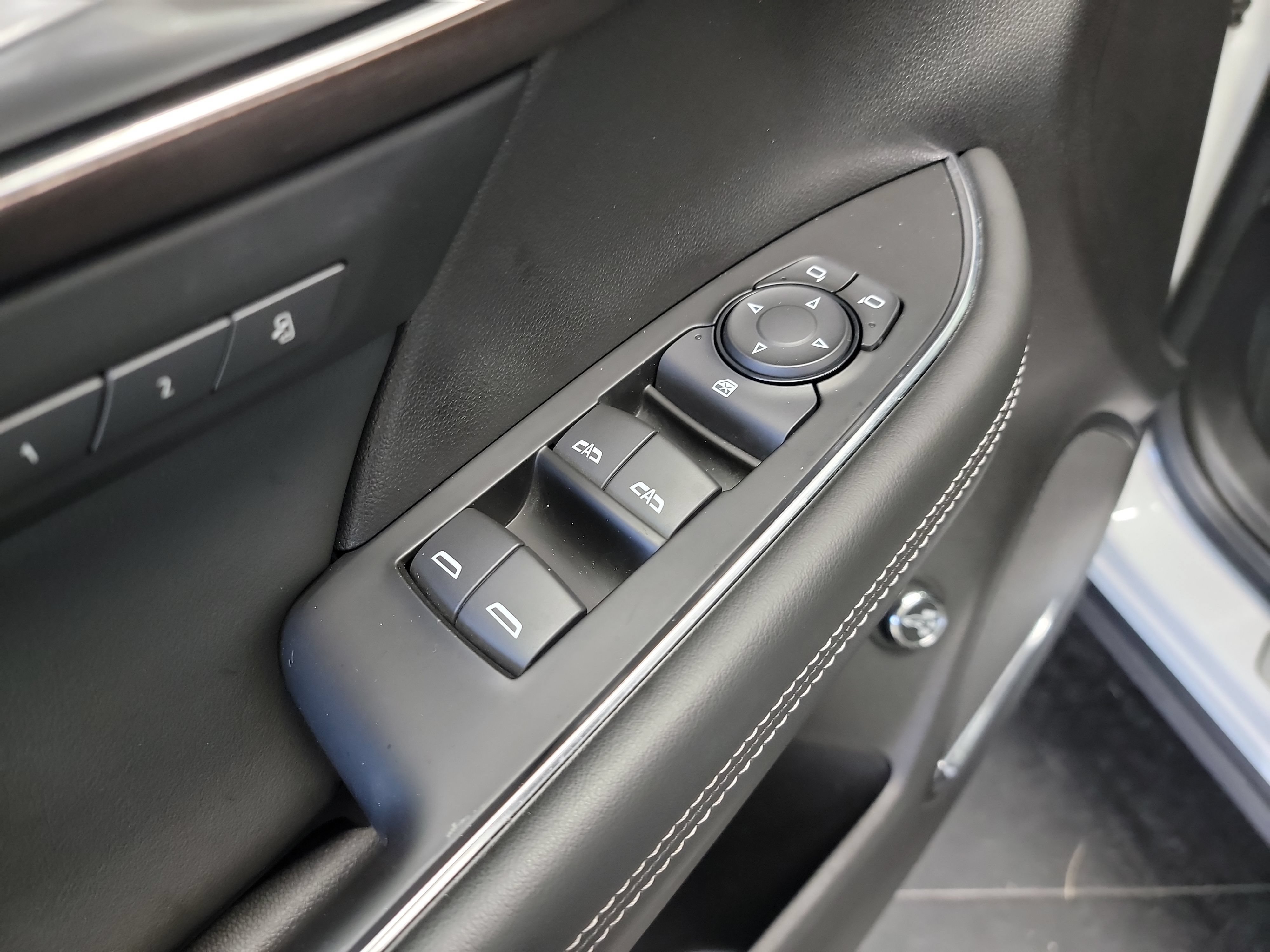 Used 2023 Buick Envision Avenir AWD/4WD image 14