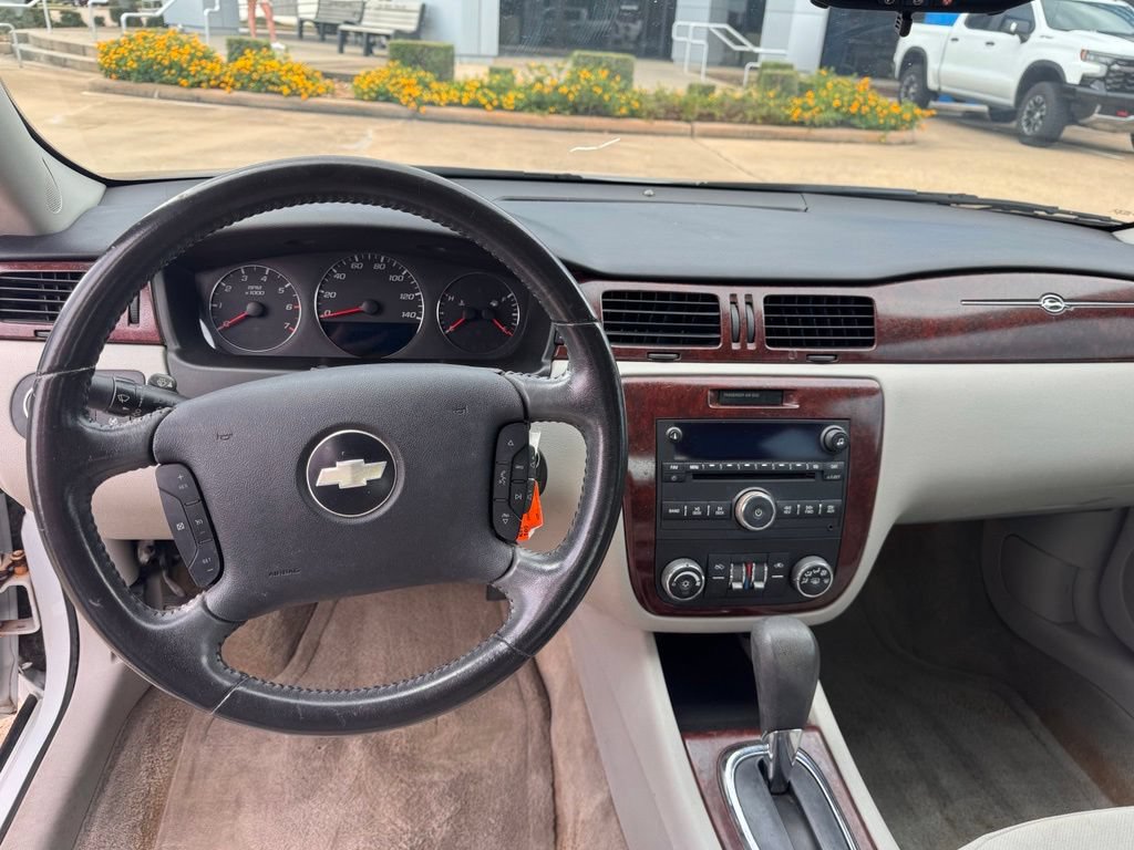 Used 2010 Chevrolet Impala LT FWD image 7