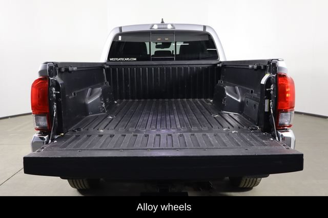 Used 2020 Toyota Tacoma SR5 AWD/4WD image 17