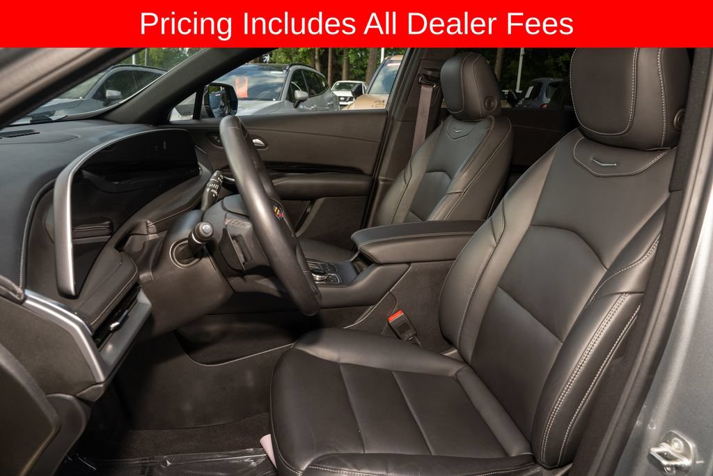 Used 2024 Cadillac XT4 Luxury w/ Cold Weather Package FWD image 12