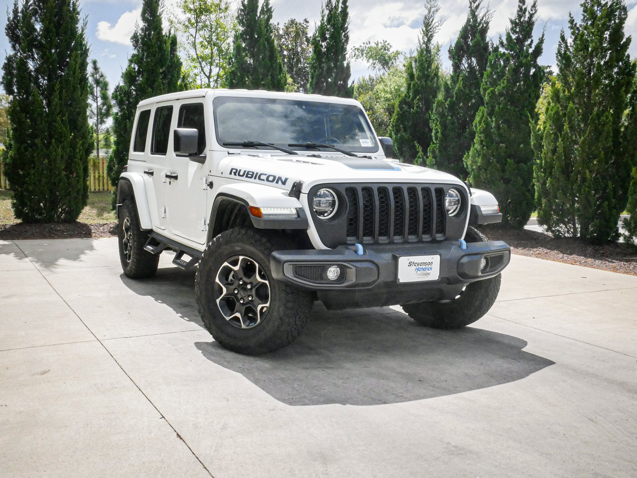Used 2022 Jeep Wrangler Unlimited Rubicon 4xe w/ Cold Weather Group AWD/4WD video 2