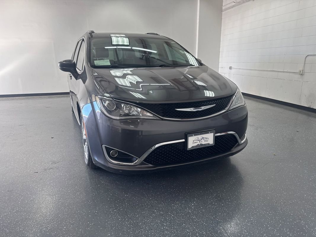 Used 2018 Chrysler Pacifica Touring-L w/ Tire & Wheel Group