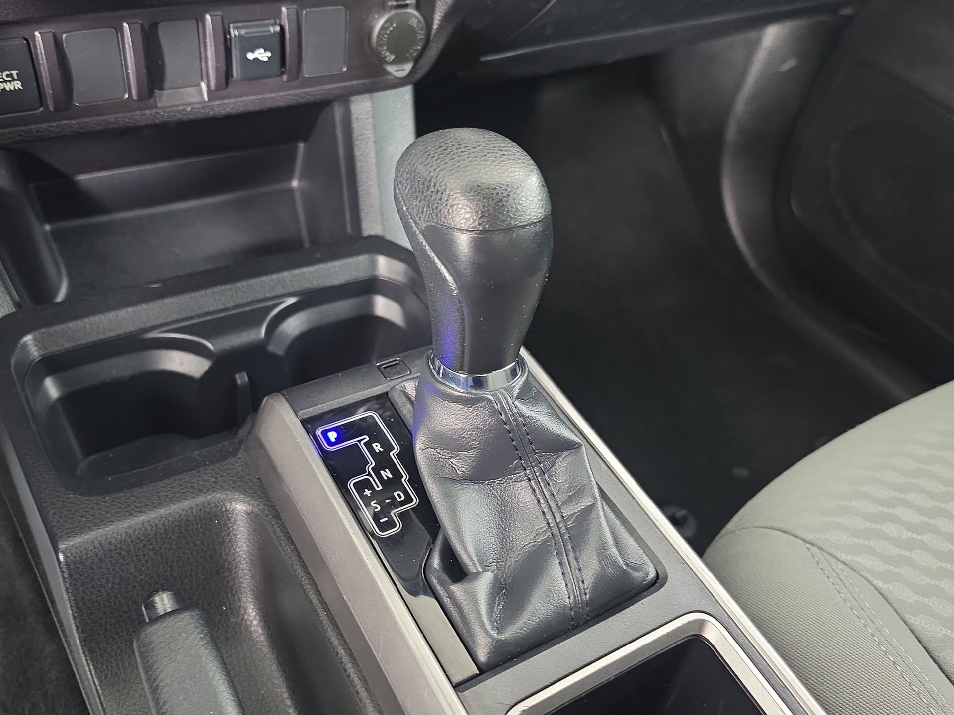 Used 2022 Toyota Tacoma SR5 w/ SR5 Appearance Package (SM) RWD image 25