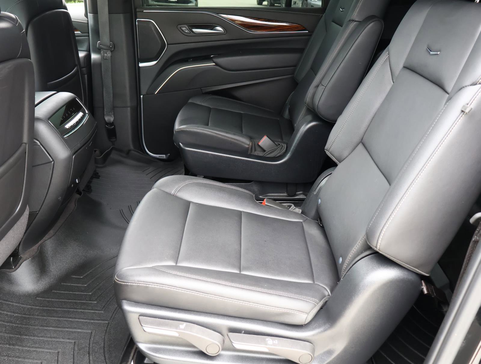 Used 2024 Cadillac Escalade ESV Luxury image 27