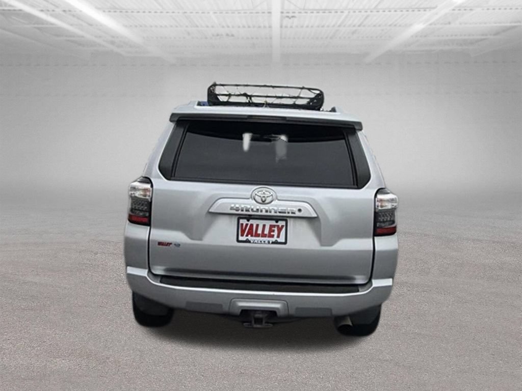 Used 2018 Toyota 4Runner SR5 AWD/4WD image 12
