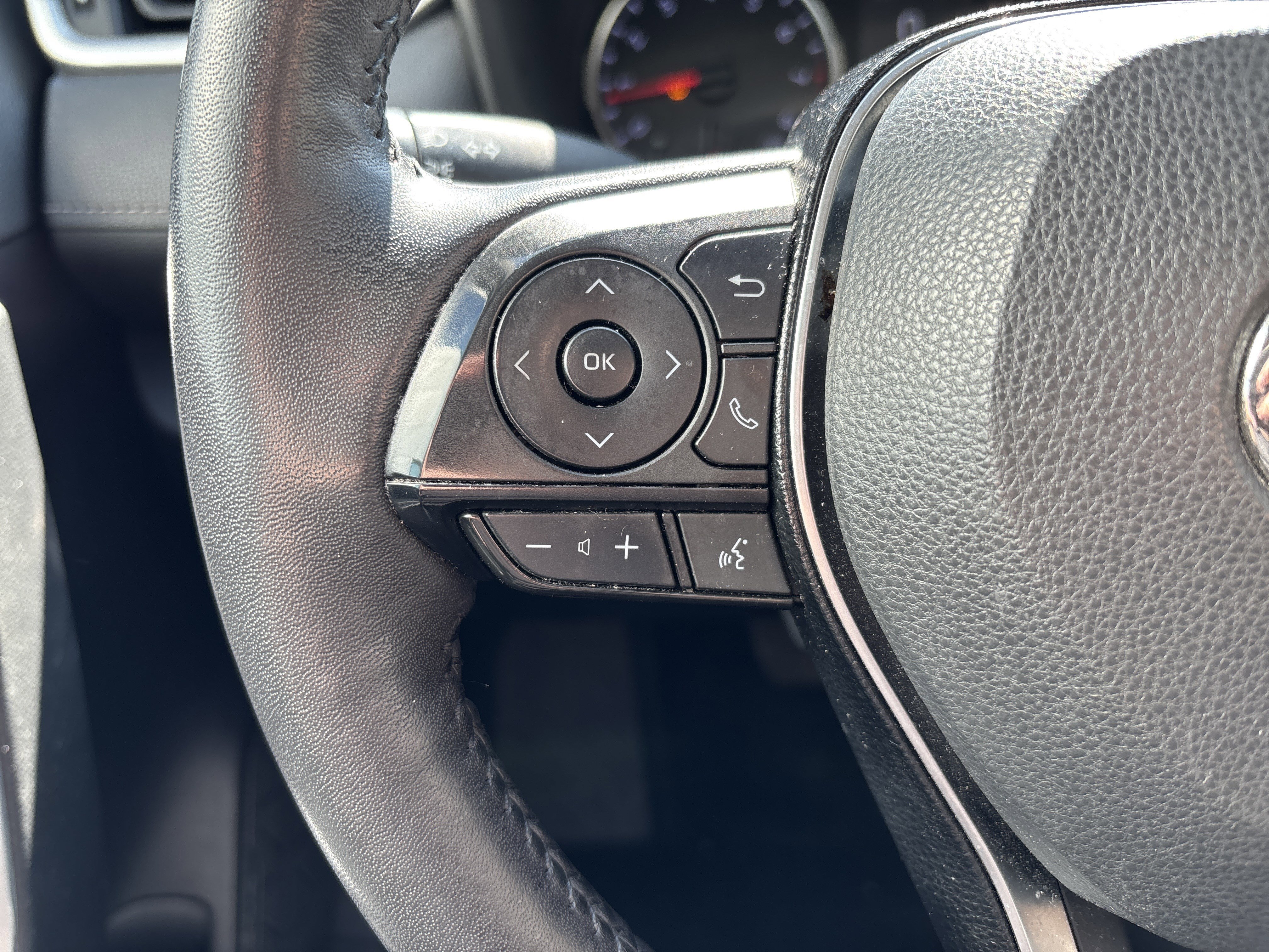 Used 2022 Toyota RAV4 XLE w/ Convenience Package AWD/4WD image 16