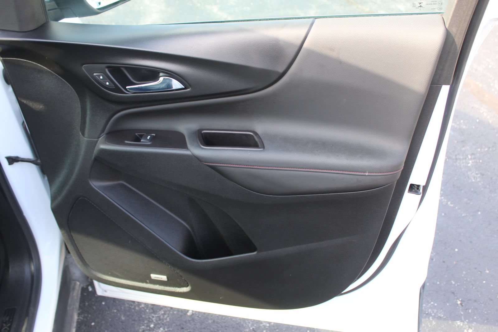 Used 2022 Chevrolet Equinox RS w/ RS Leather Package FWD image 12