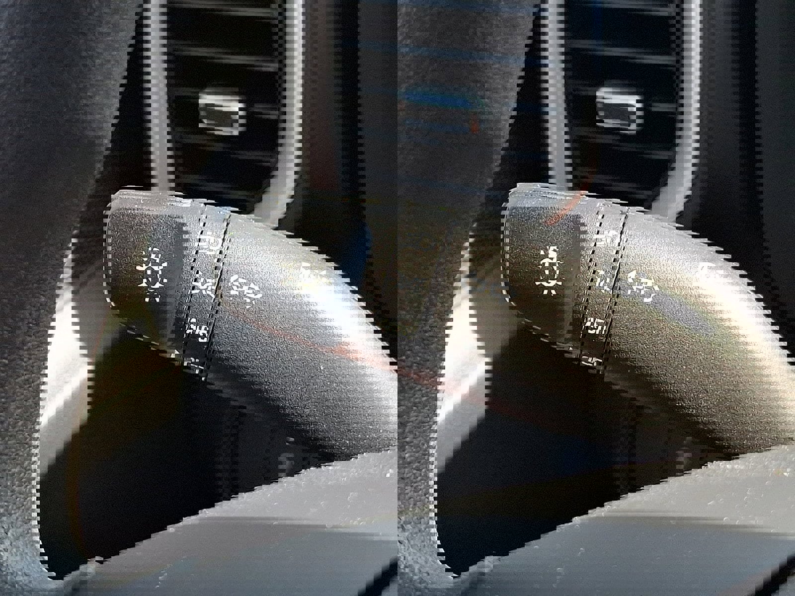 Certified 2025 Hyundai Venue SE image 23