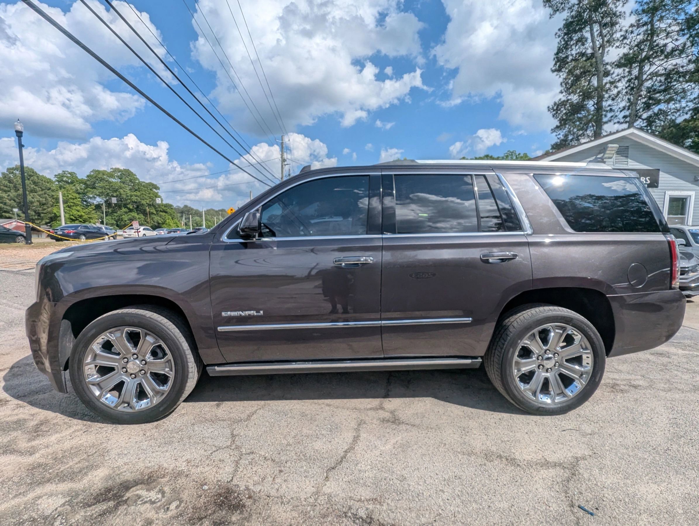 Used 2015 GMC Yukon Denali w/ Premium Package RWD image 3