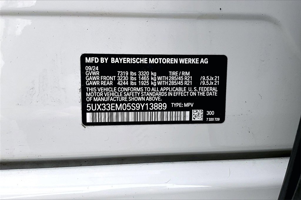 Used 2025 BMW X7 M60i w/ Climate Comfort Package image 36