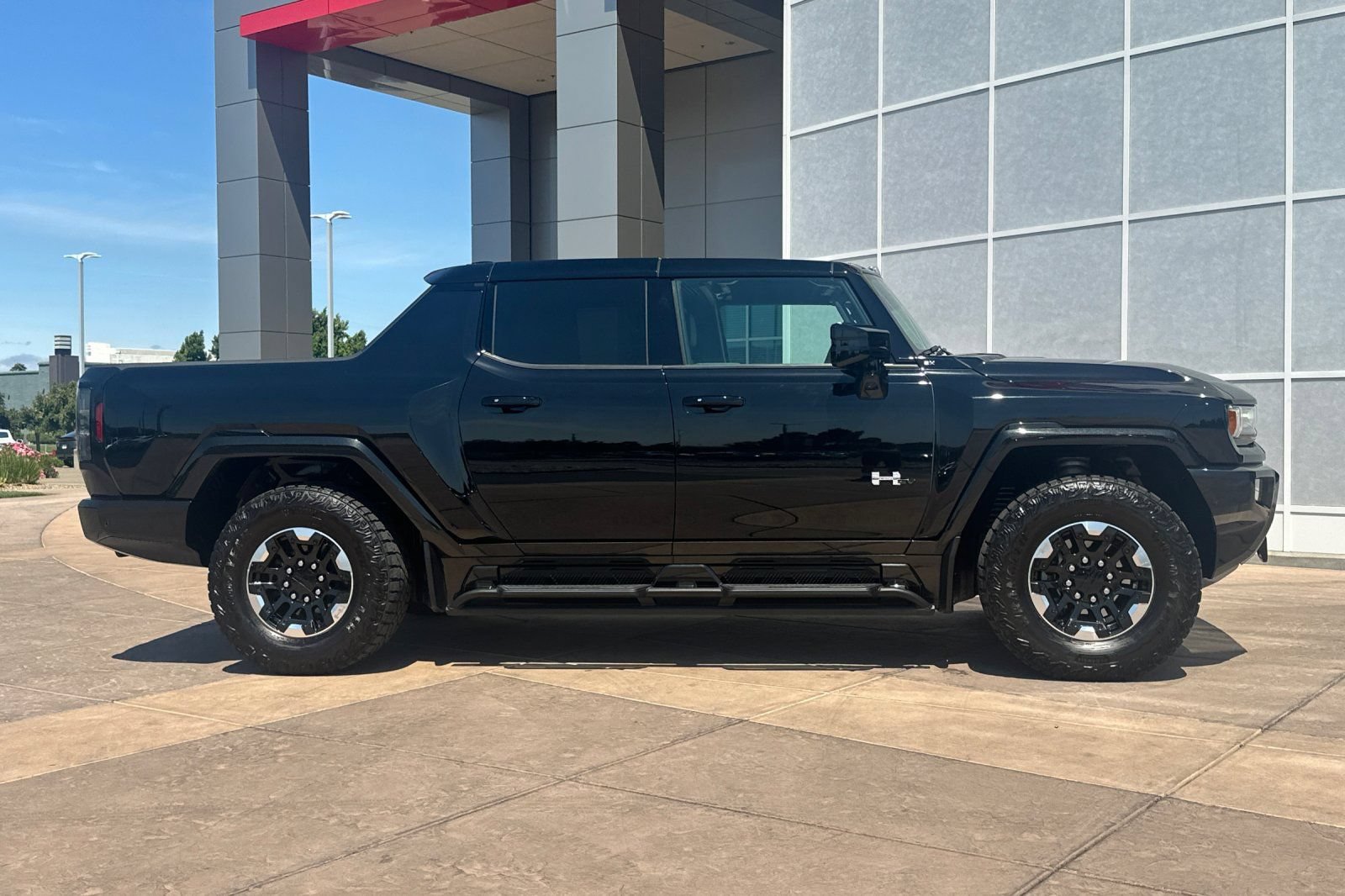Used 2025 GMC Hummer EV 2X w/ Extreme Off-Road Package AWD/4WD image 3