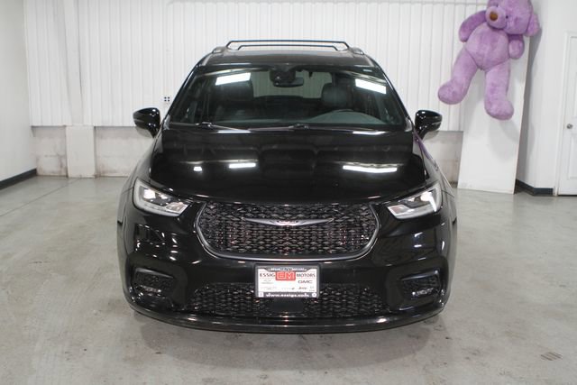 Used 2021 Chrysler Pacifica Touring-L w/ Uconnect Theater Family Group FWD image 8