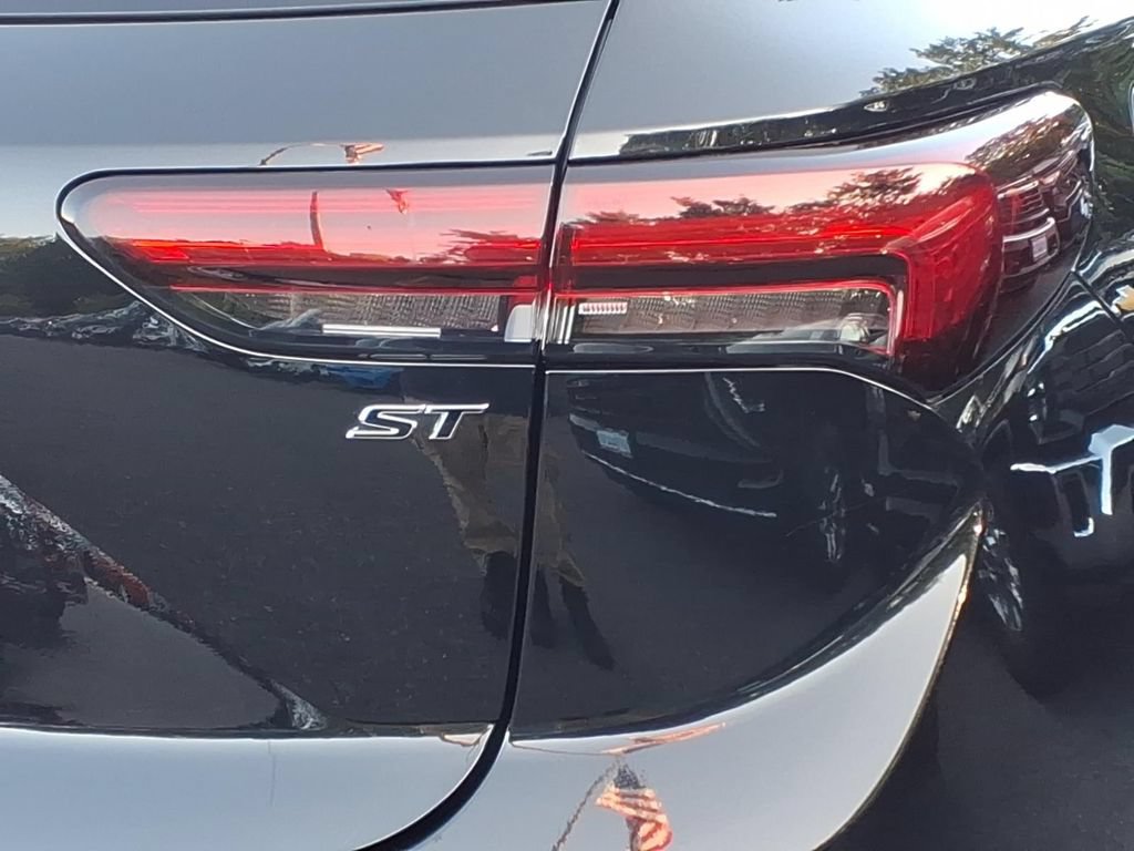 Certified 2023 Buick Envision Preferred w/ Sport Touring Package AWD/4WD image 8