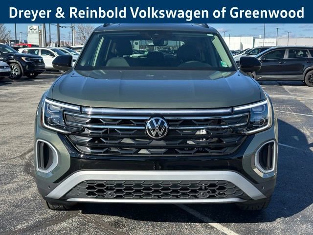 New 2026 Volkswagen Atlas Peak Edition image 2