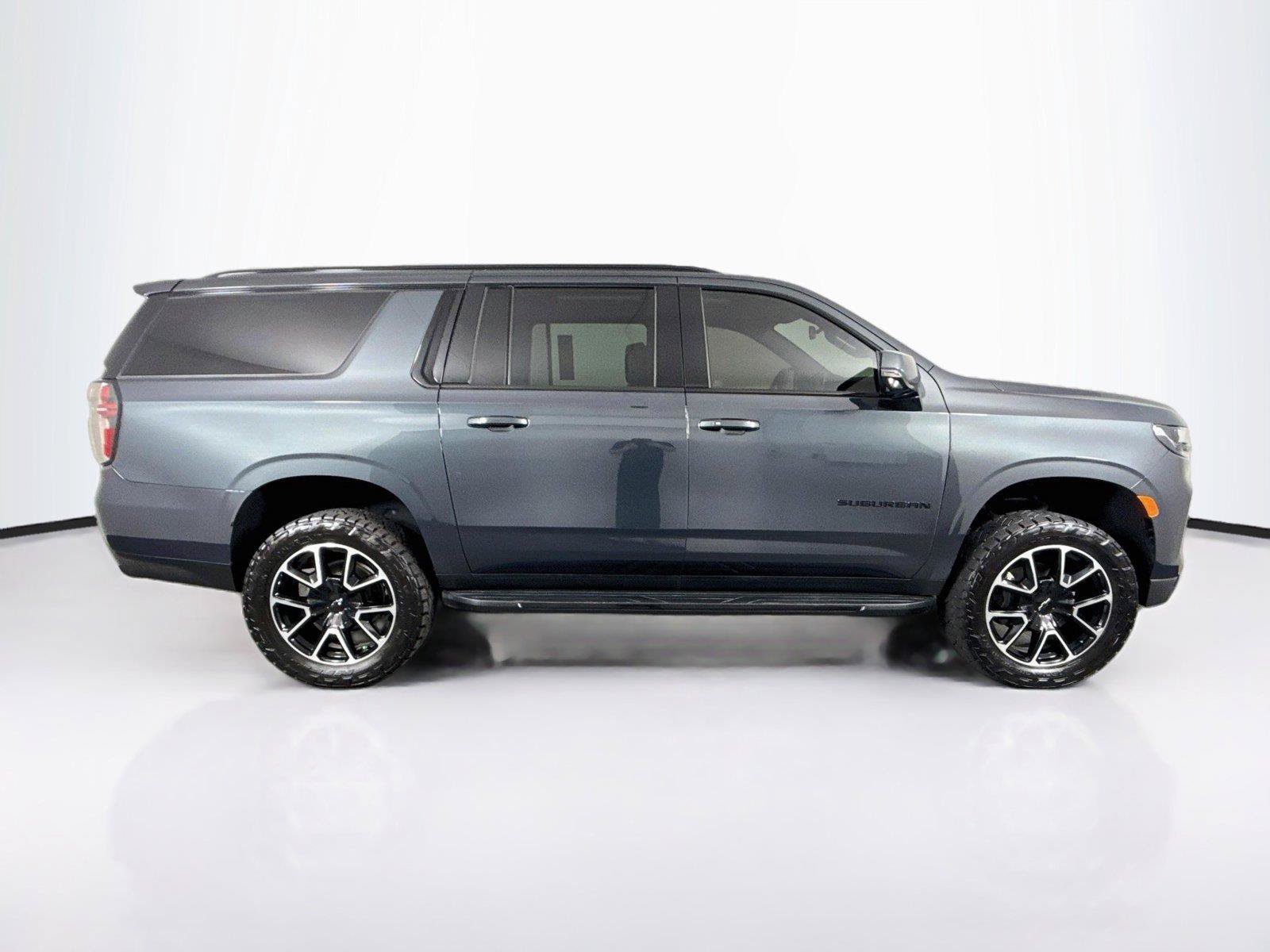 Used 2022 Chevrolet Suburban RST w/ Luxury Package AWD/4WD image 11