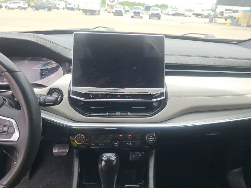 Used 2023 Jeep Compass Limited image 13