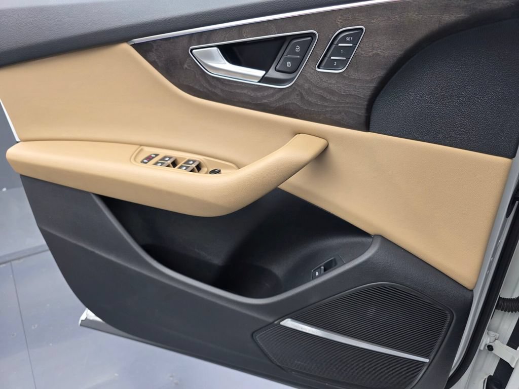 Used 2020 Audi Q8 Premium Plus w/ Premium Plus Package AWD/4WD image 25