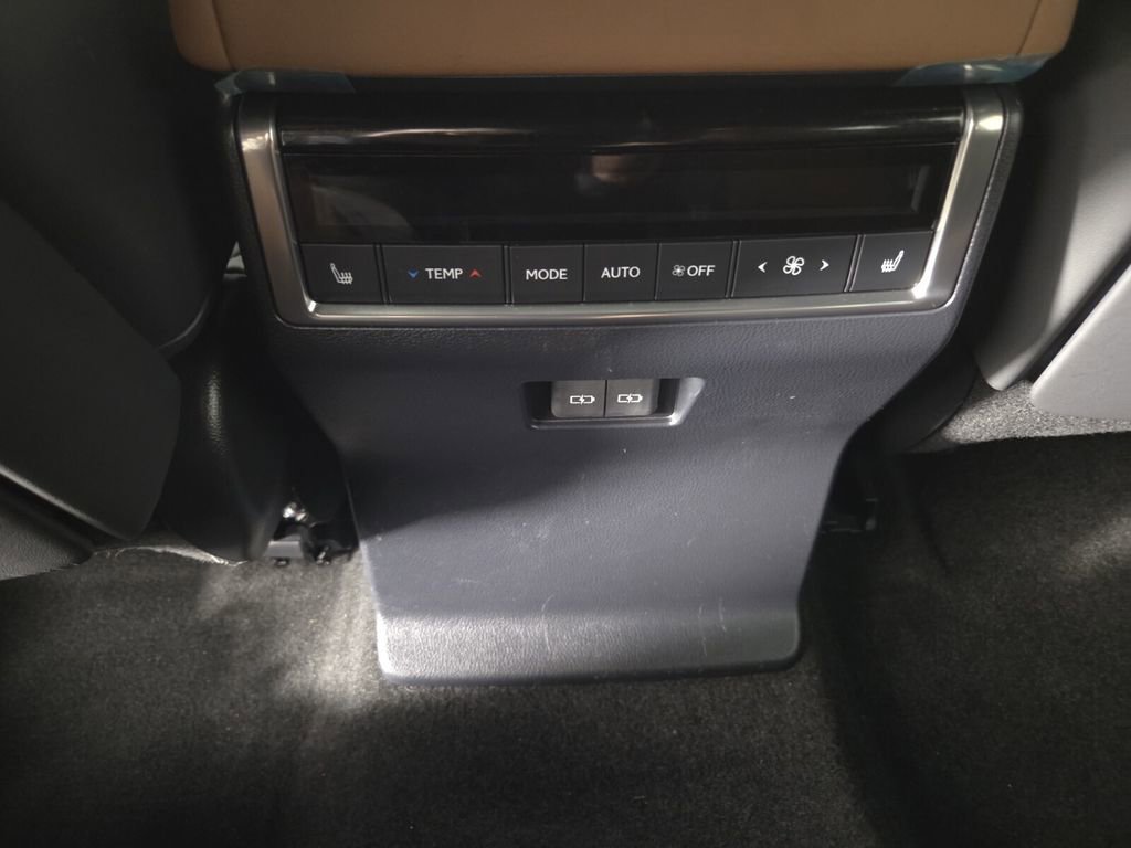 Used 2024 Lexus GX 550 w/ Cold Area Package AWD/4WD image 27