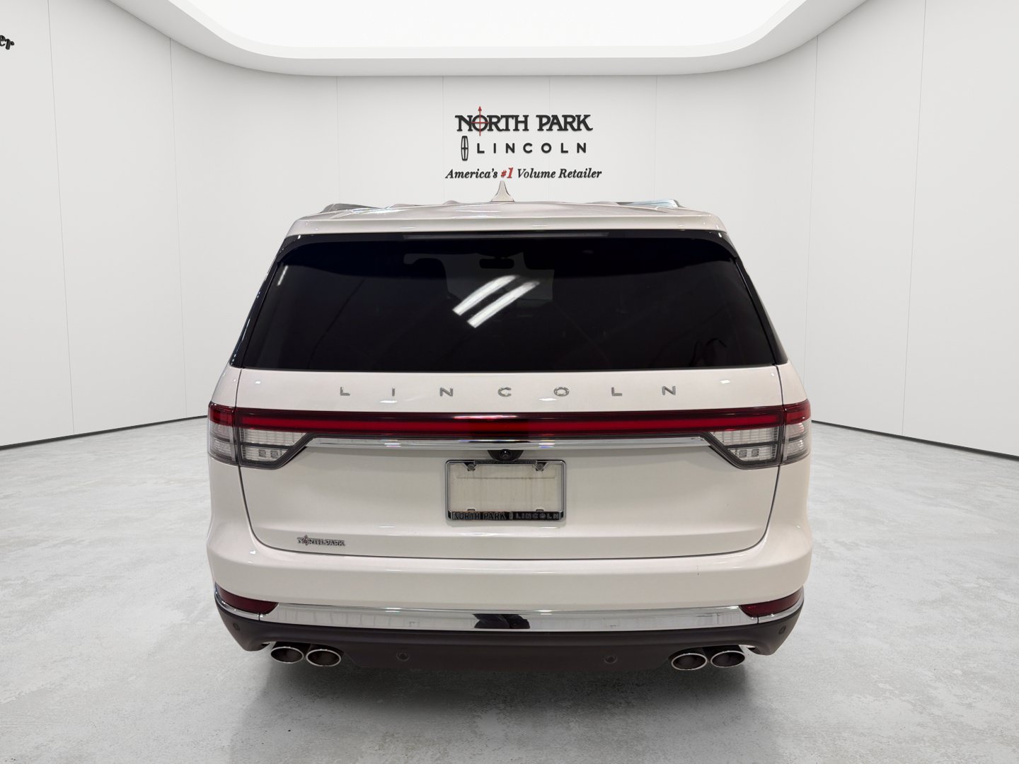 Used 2023 Lincoln Aviator 2WD w/ Premium Package image 4