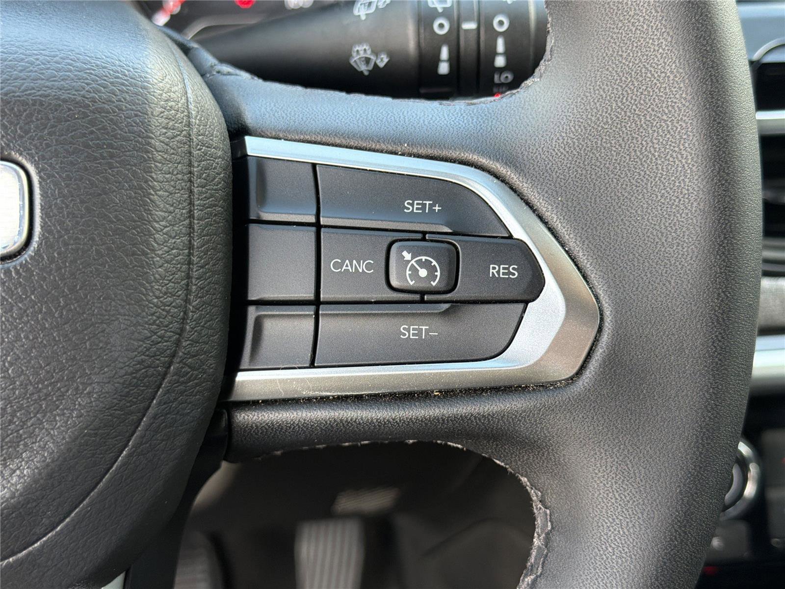 Used 2024 Jeep Compass Latitude AWD/4WD image 25