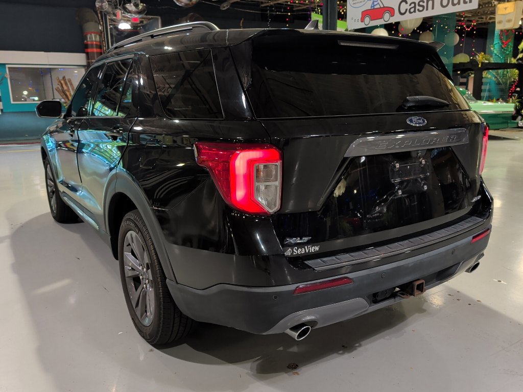 Used 2022 Ford Explorer XLT w/ Equipment Group 202A AWD/4WD image 11
