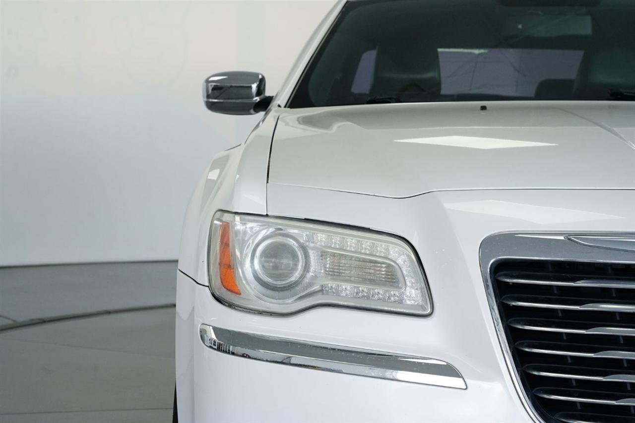 Used 2011 Chrysler 300 Limited image 4