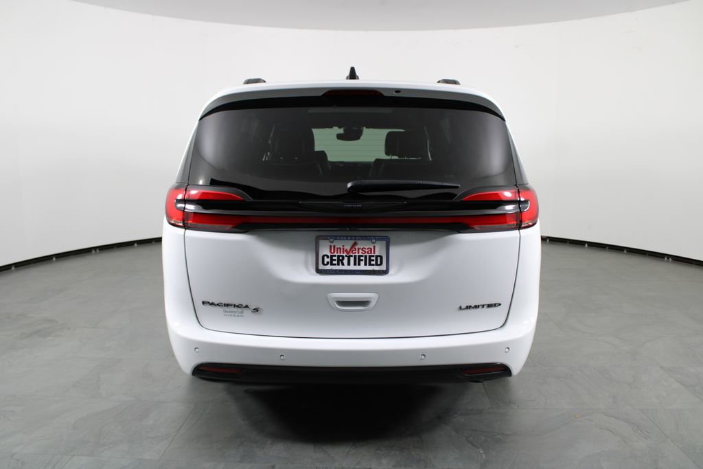 Used 2025 Chrysler Pacifica Limited image 8