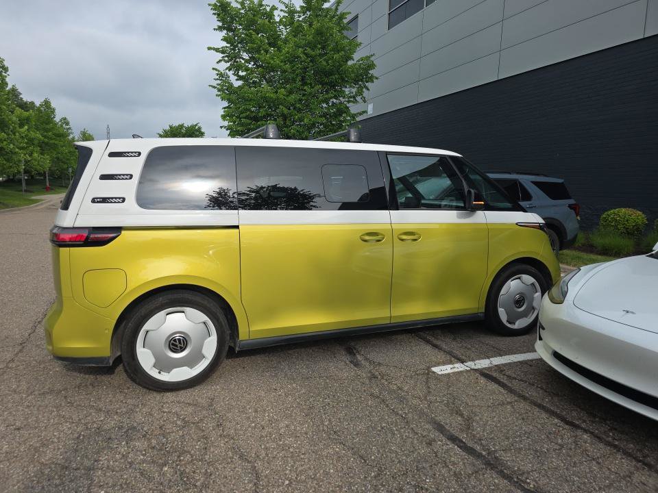 Certified 2025 Volkswagen ID. Buzz 1st Edition RWD image 3
