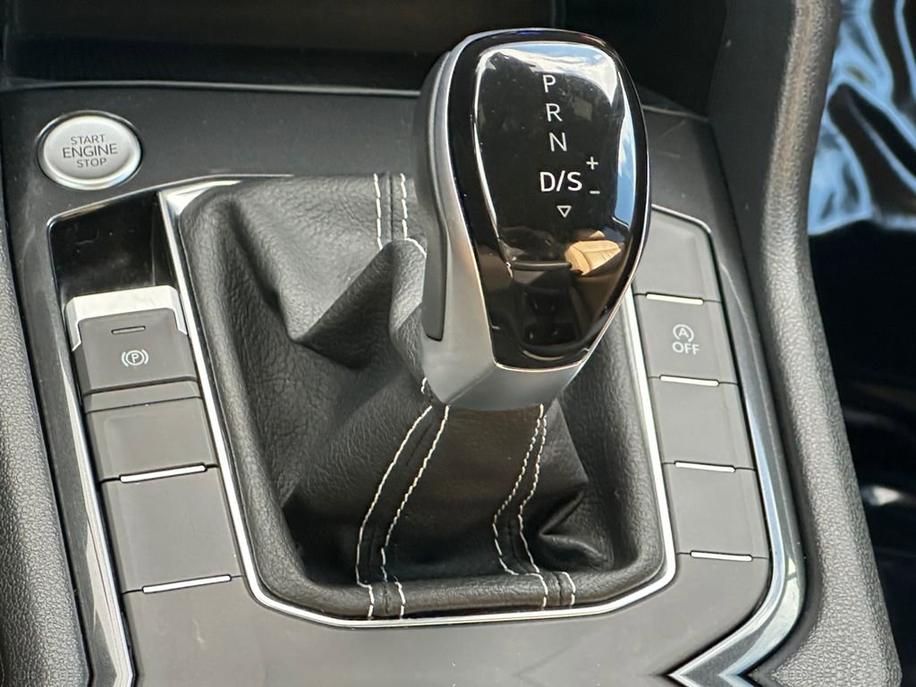 Used 2024 Volkswagen Tiguan SE image 17