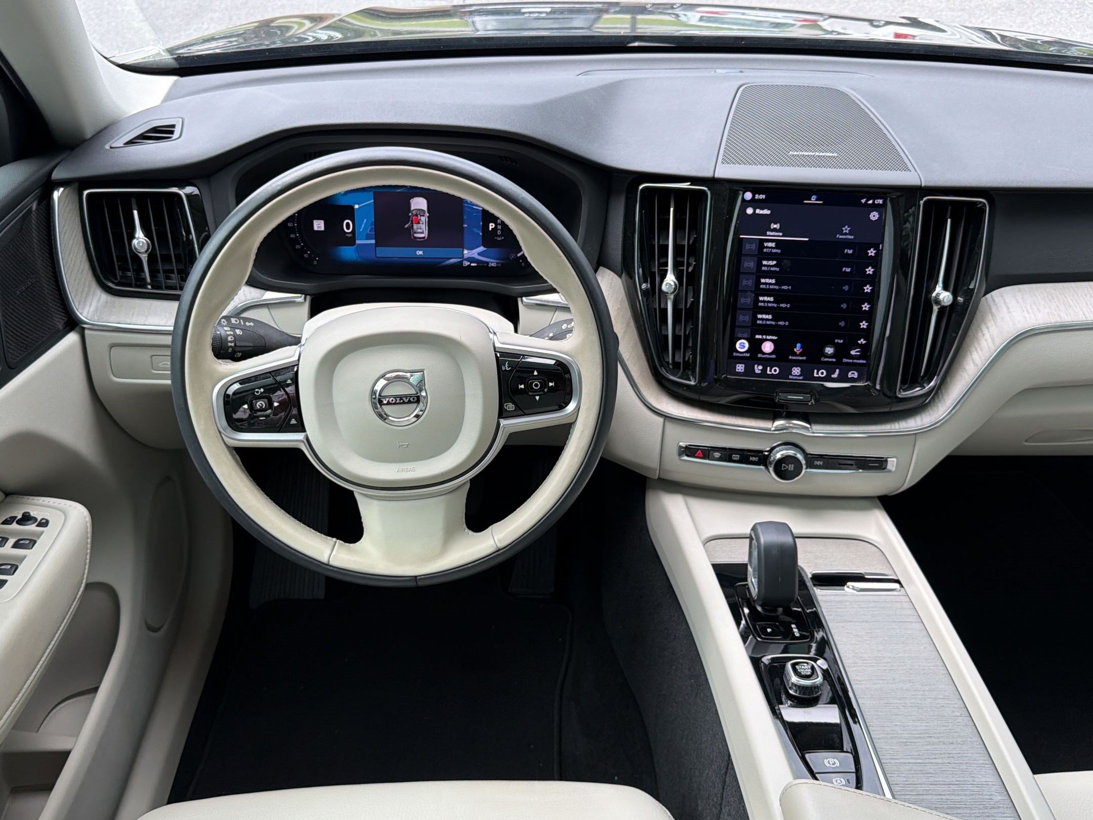 Used 2023 Volvo XC60 B5 Plus w/ Protection Package Premier FWD image 27