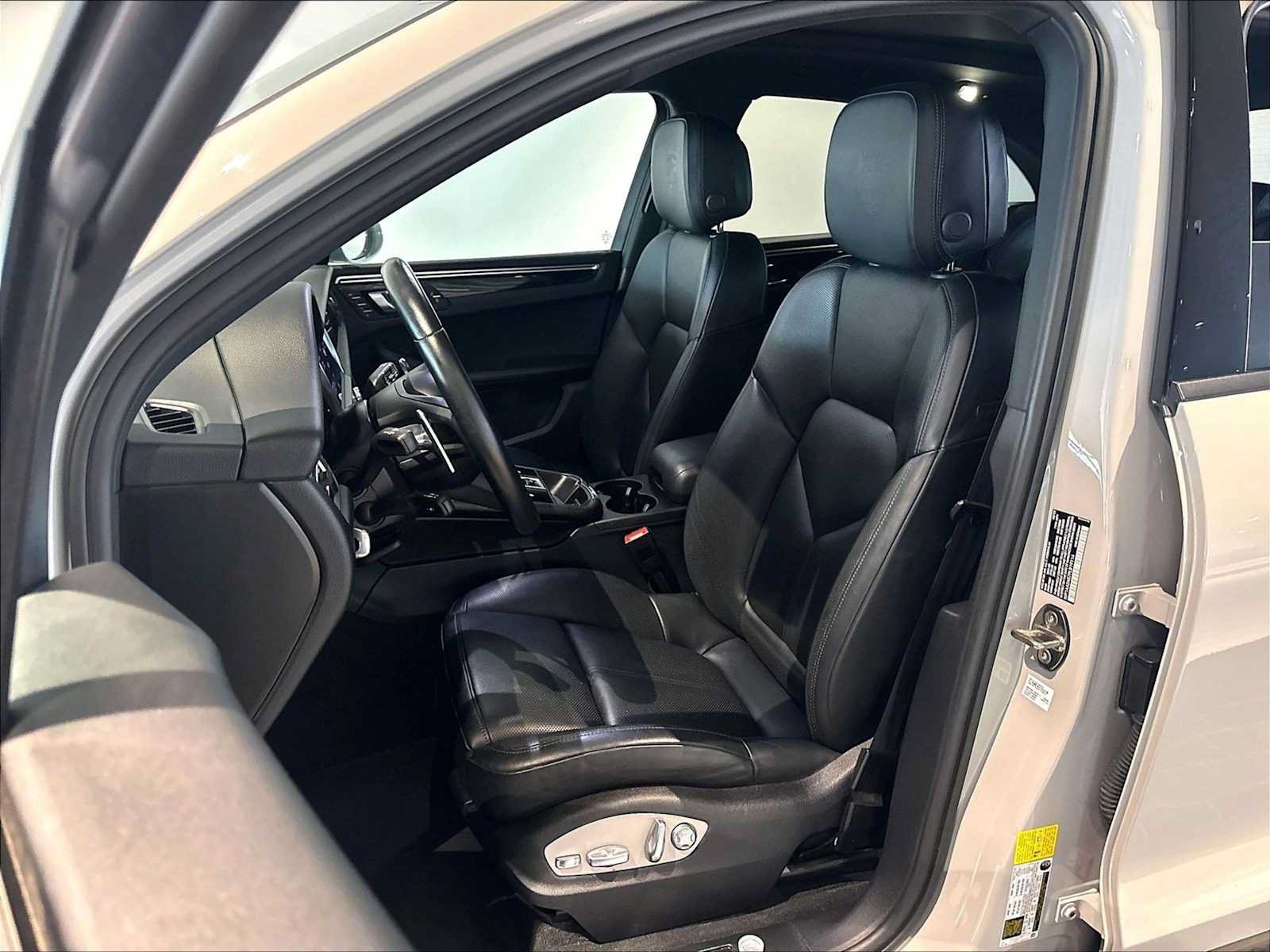 Used 2023 Porsche Macan AWD/4WD image 8