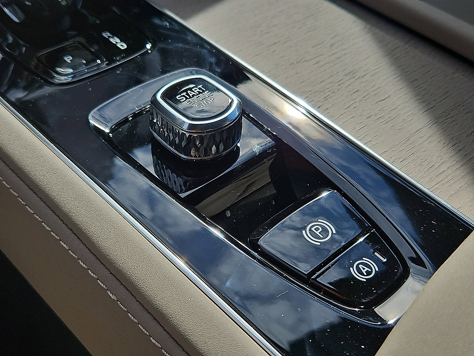New 2026 Volvo XC90 B6 Plus w/ Protection Package Premier image 19
