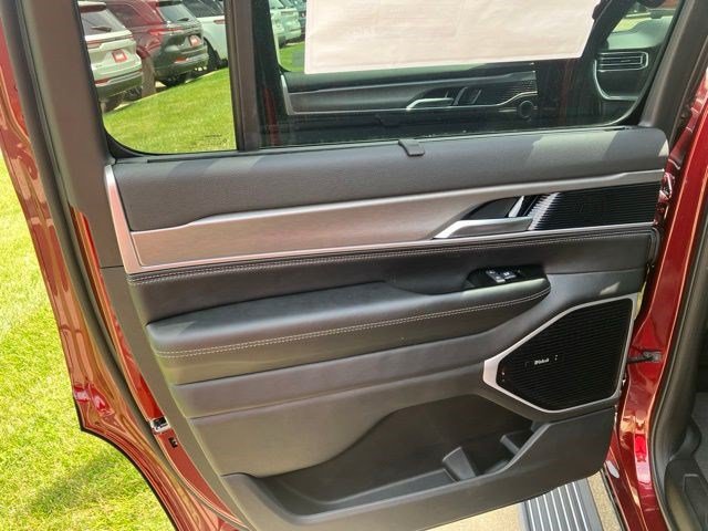 New 2026 Jeep Grand Wagoneer Limited AWD/4WD image 23