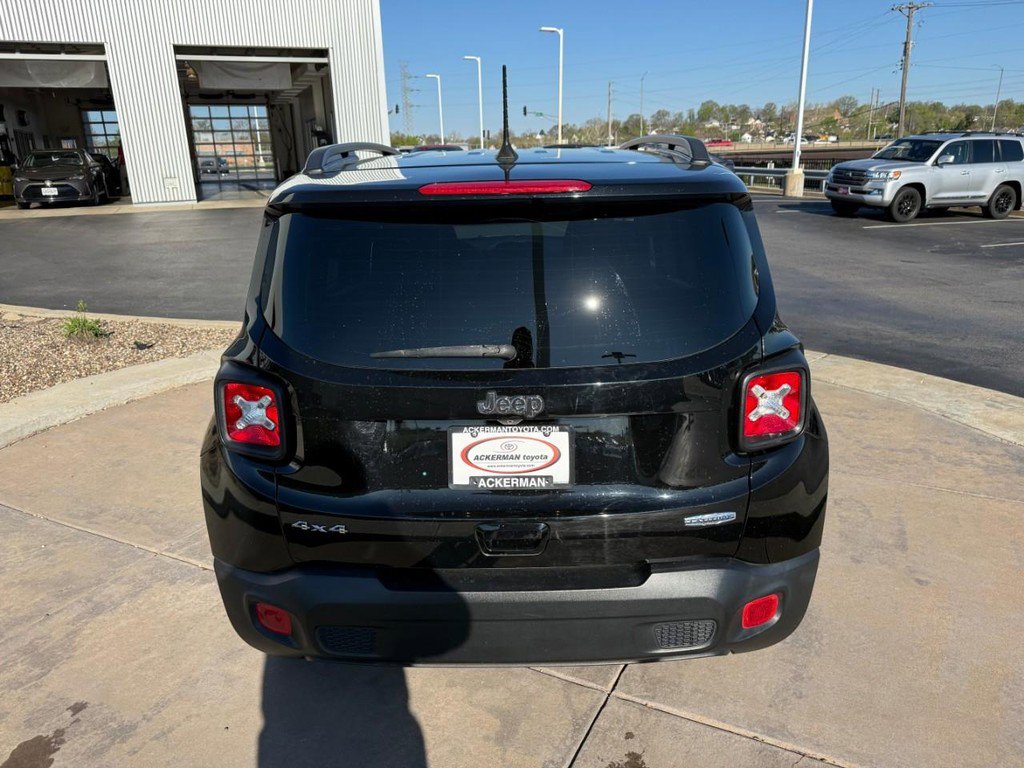 Used 2018 Jeep Renegade Latitude w/ Cold Weather Group AWD/4WD image 8