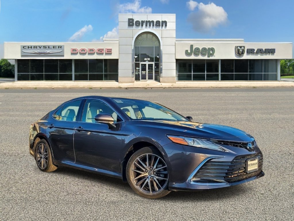 Used 2023 Toyota Camry XLE AWD/4WD image 2