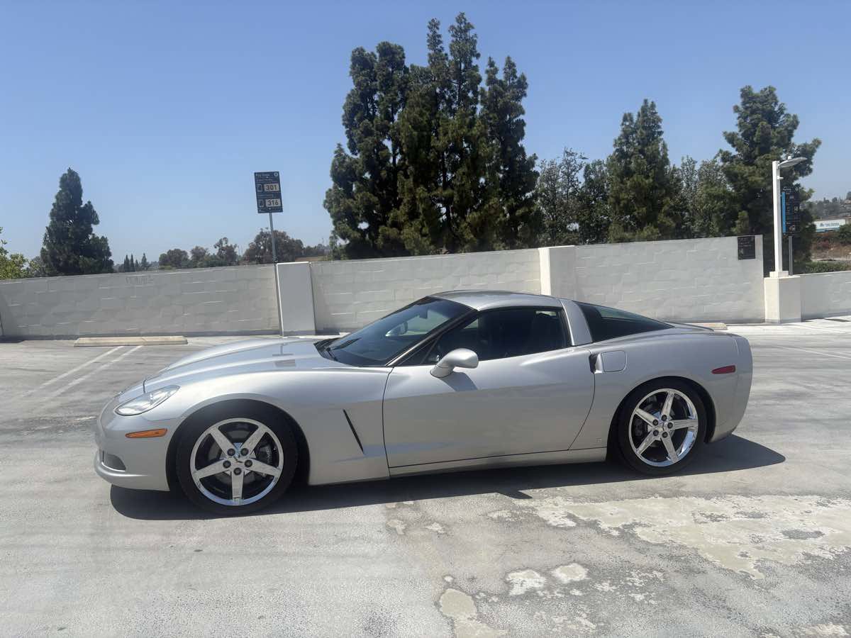 Used 2008 Chevrolet Corvette Coupe w/ Preferred Equipment Group RWD image 9